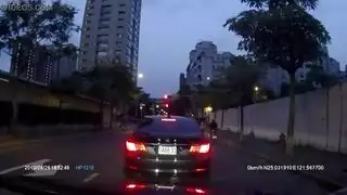 الأصل: رائع فتاة الكاميرا الإباحية تمشي على الأريكة