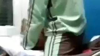 ينيك حبيبته علي الكرسي