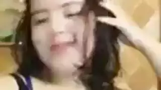 بنت تكلم ابزها