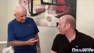 زوج يصورني مع مسمار أسود