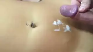 عجوز وفتاتين