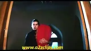 فيلم بورن بوليوود صارخ: بيباشا باسو ودينو موريا في مشهد إكس إكس إكس
