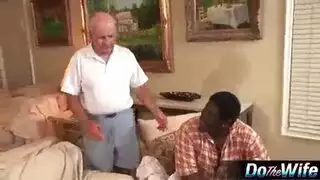 خيانة بالقضيب الأسود: فيلم إباحية مخنث هاوي