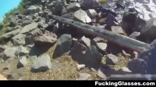 مشهد إفراغ مثابة يائسة في مول مزدحم