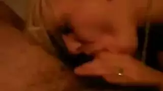 الشقراوات الساقطات يحببن الجنس الفموي العنيف