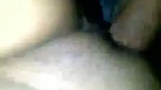 قضيب أسود هائل يغتصب فتاة بيضاء جامحة في فيلم إباحي