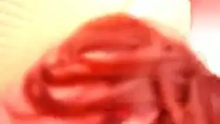 أم مثيرة ت finger كسها الرطب