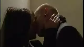 شاب مهيمن يضرب أم مثيرة بقوة