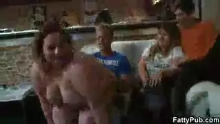 مشهد إباحي مكثف ينتهي بقذف على الوجه