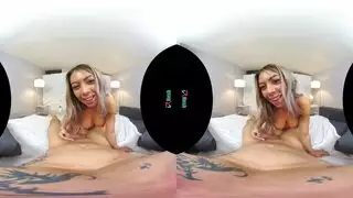 واقع افتراضي صريح مع أثداء عملاقة