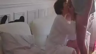 بورن ماليزي إكس إكس إكس: مص عميق وجنس كلبي مع قذف داخلي