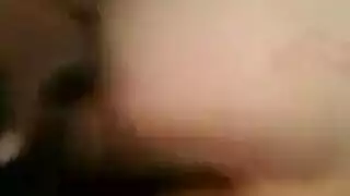عزلية مراهقة: تلعب بفرجها المبلل والمحلوق