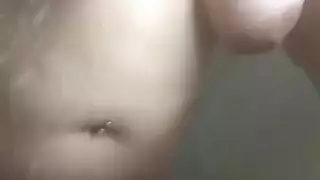 وحدي تشربالمني