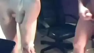 الأخت الكبيرة تمص وتناك في فيلم بورنو صريح