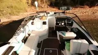 بنات في اليخت
