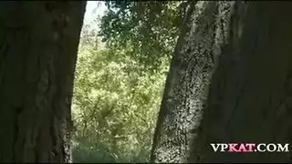 هاوية تتلقى حملاً سميكاً على وجهها من نائب الرئيس