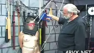 زوجها لا يشبعها فيه ي لها هدية
