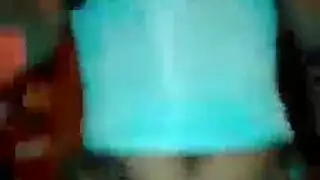 فتيات قصيرات تُضحى بهن من أجل أقضبة ضخمة