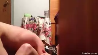الديك صغير يا حارس الشاطئ أربعة بالإصبع