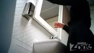 سلمان يضرب مهبل كارتيان الضيق في مشهد إكس إكس إكس عنيف
