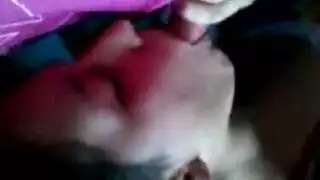 زوجة الأب تبلع: قذف على وجه زوجة الأب