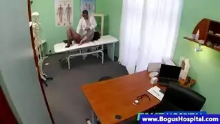 احتفال جنسي صريح: مقارنة مهبل أنيق بآخر قذر