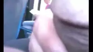 استمناء خفي في الحافلة ينتهي بقذف مني متفجر على الوجه