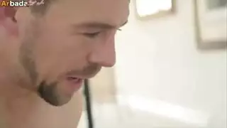 ولد واختة كلاسيك قاديم وأمه فى الحمام