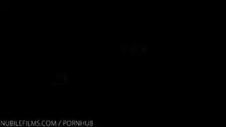 سكس ثلاثي صعب: عاهرة واحدة وقضيبين