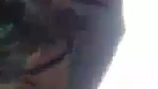 حركات مثيرة وأوضاع صريحة في فيديو عاري فردي