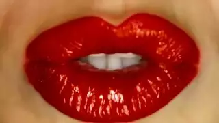 شقراء تمص القضيب تحب اللسان في مؤخرتها كختام مثير