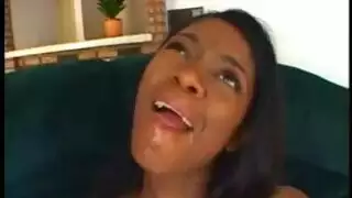 ضُبط وهو يداعب نفسه أمام موقع إباحي مزيف