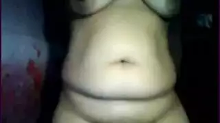 نجم البورن مايك بلو يلعق فخذي عارضة ممتلئة