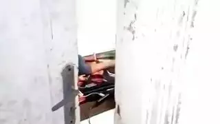 فتى عذراء يُهاجم من فريق في جنس يوجا صريح