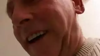شقراء تحصل على قذف لزج من رجل لبناني مثار