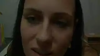 امرأة سمراء ايمو متعاظم