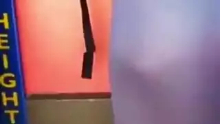 ناضجة ممتلئة مرتدية جوارب مثيرة تعرض منزلها على تينا كاي لجلسة جنس عنيفة