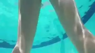 مشاركة سامانثا ويكس وأليكس مونرو في جنس جماعي عنيف