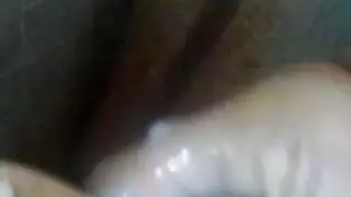 مدلكة كيكي القرنية تساعدها في تصوير محتوى إباحي هاوي