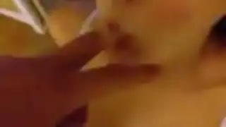 فتاة عربية كلاسيكية تبتلع المني منظور مص القضيب