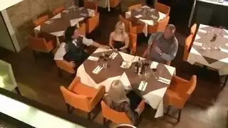 ينيكها في المطعم عامل النظافه