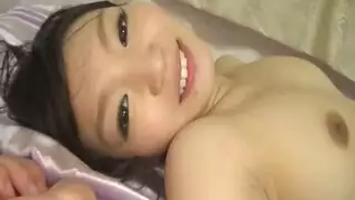 العاهرة الآسيوية ينكسر ظهرها في جنس عنيف