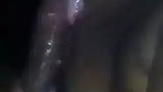 قضيب صلب نابض وفم رطب
