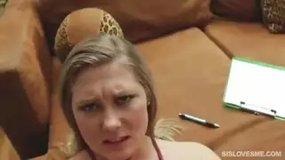 إنها تعرف صديقتك وهذا يجعل من جنسها أكثر صعوبة