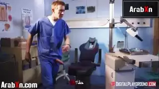 تمديد الفم بالقضيب الضخم داني دي تناك ساره دي روز في وجهها بقسوة