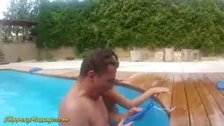 ينيك أمه الحامل بعد وفاة ابَوه