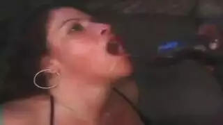 أفلام إباحية: مص قضيب في الباجور