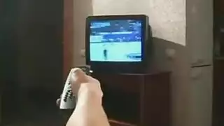 فقدان عذرية مراهقة في شريط جنس صريح