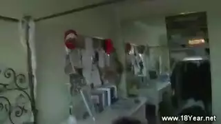 فيتش طبي: مريضة ذات أثداء كبيرة تفحص فحشاً