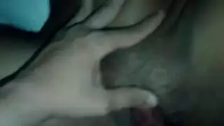 أفلام إباحية: مضاجعة بقوة بواسطة آلة وعضوات ذكرية مزيفة